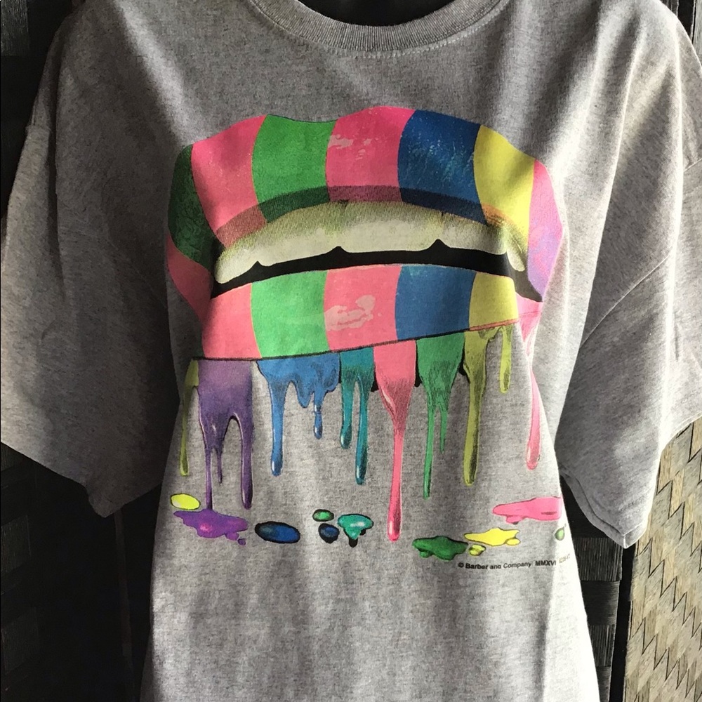 Rainbow Lips Graphic Tee in Grey - Picture 6 of 8